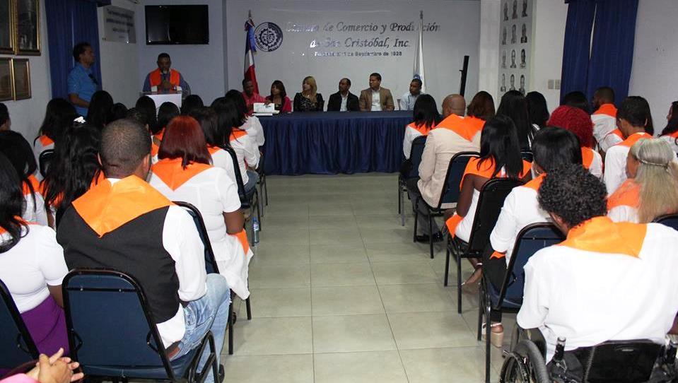 Ministerio de la Juventud gradúa 116 jóvenes de San Cristóbal en carreras técnicas