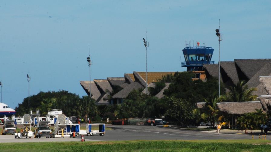 Tres pasajeros heridos al incendiarse avioneta en aeropuerto Punta Cana