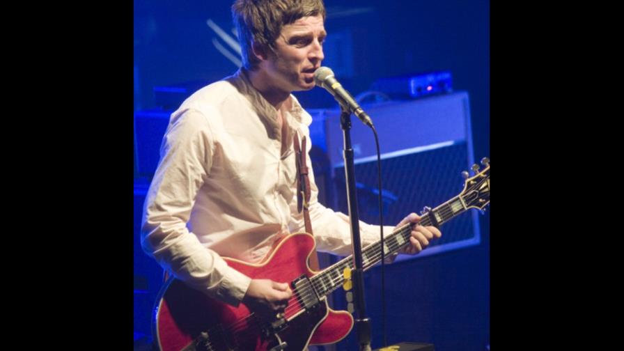 Noel Gallagher regresará en marzo con un nuevo álbum, Chasing Yesterday