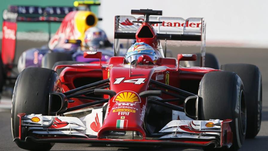 Fernando Alonso minimiza el riesgo de quedarse sin volante en 2015