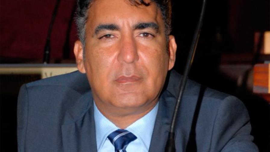 Proponen eliminar las pasantías de los médicos