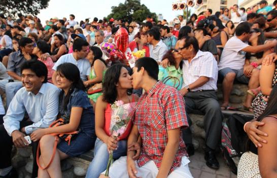 América celebra un San Valentín romántico e innovador bajo la luna llena