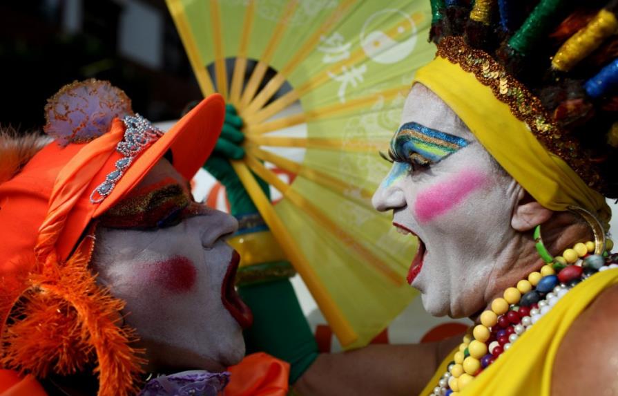 Río de Janeiro se entrega a la fiesta dos semanas antes del Carnaval