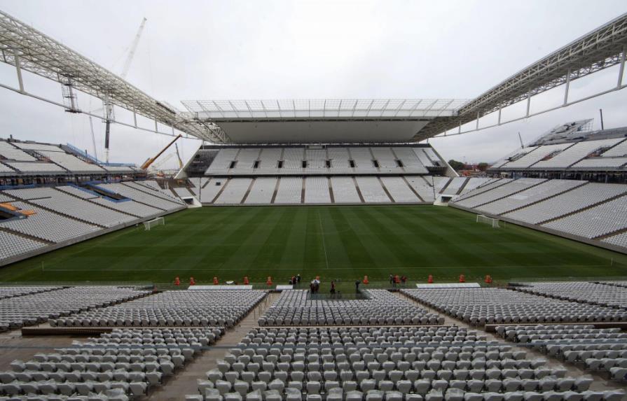 El estadio de la inauguración del Mundial es entregado con obras pendientes