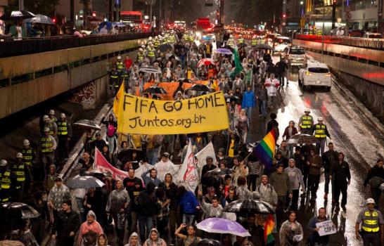 Brasil se prepara para protestas extendidas; Faltan 28 días para el inicio del Mundial de Fútbol Brasil se prepara para protestas extendidas; Faltan 28 días para el inicio del Mundial de Fútbol