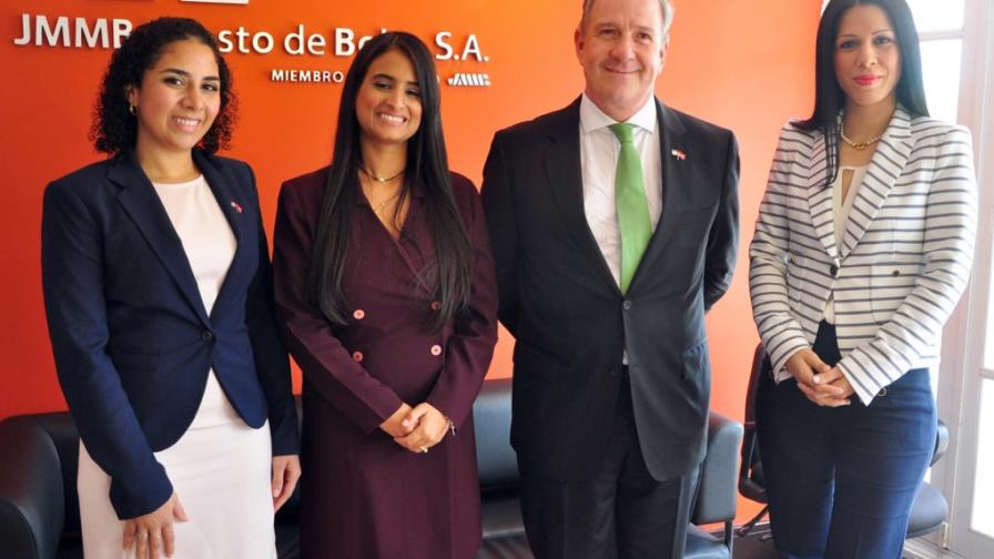 El grupo JMMB Puesto de Bolsa ofrece un almuerzo en Santiago