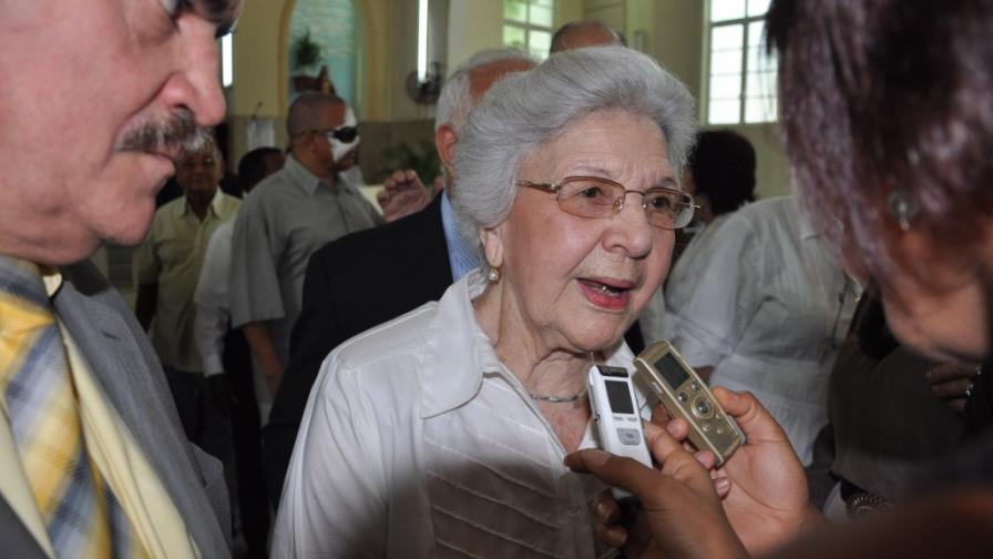 Dan de alta a doña Renée Klang viuda Guzmán Dan de alta a doña Renée Klang viuda Guzmán