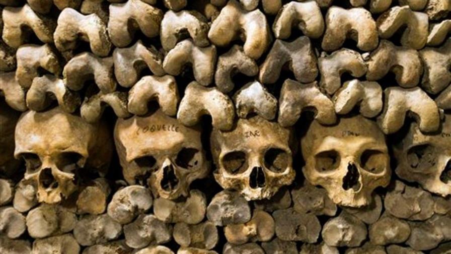 Catacumbas París abren de noche por Día de Muertos