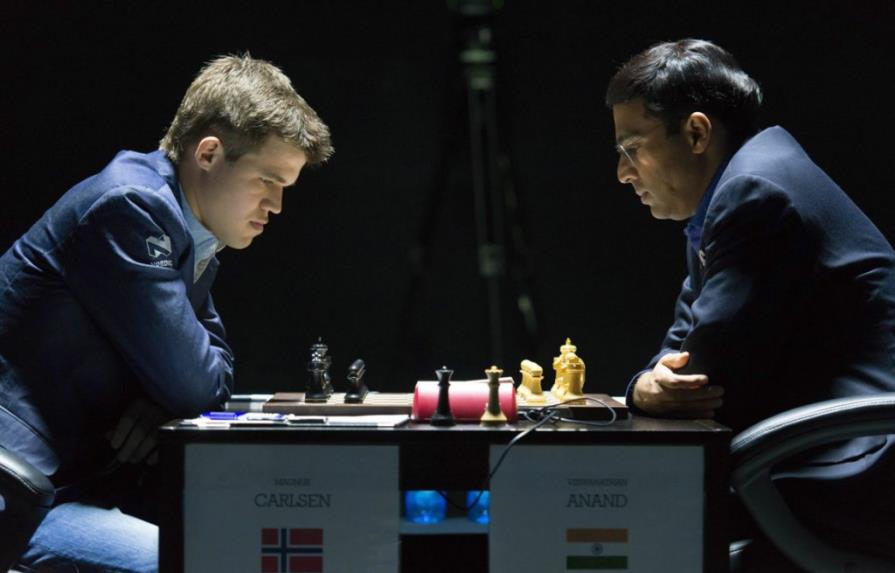 Carlsen y Anand firman tablas en ajedrez, tras 39 movimientos en el Mundial de Sochi