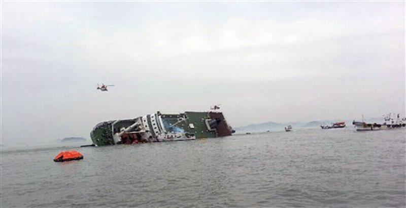 Rescatadas 190 personas de un barco a punto de hundirse con 472 pasajeros