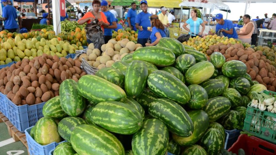 Notable presencia comercial en la apertura del Merca Santo Domingo