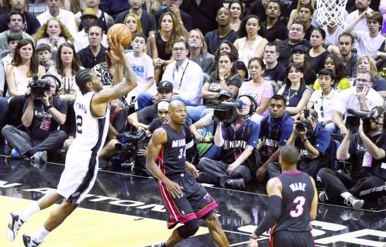 Spurs obtienen el título de NBA al vencer a Heat por 104-87