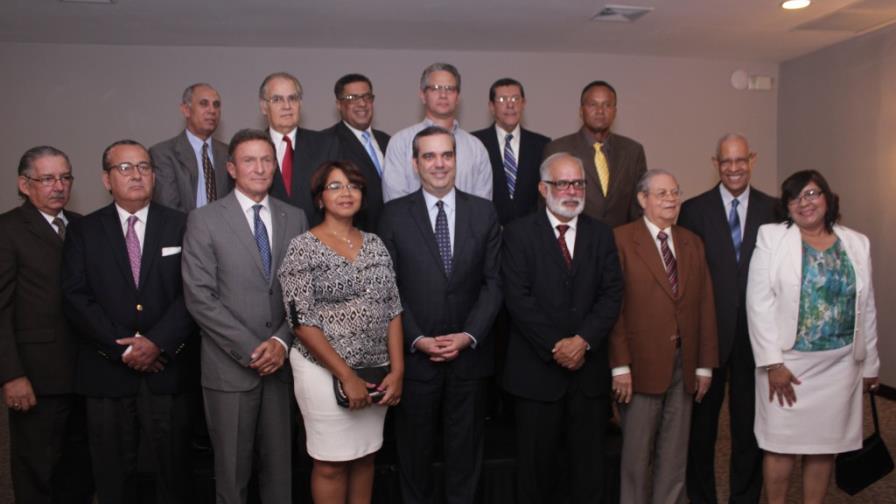 Intelectuales respaldan aspiraciones presidenciales de Luis Abinader