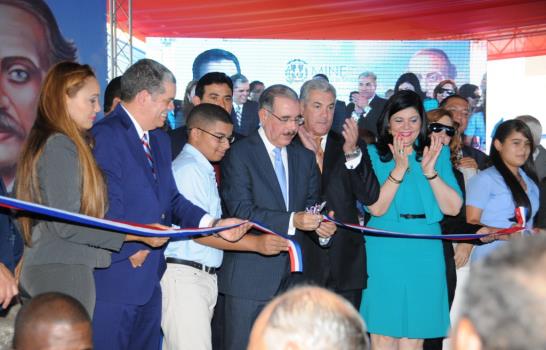 Inauguran siete nuevas escuelas en La Vega