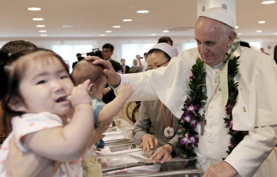 El papa critica la hipocresía de los religiosos que viven como ricos