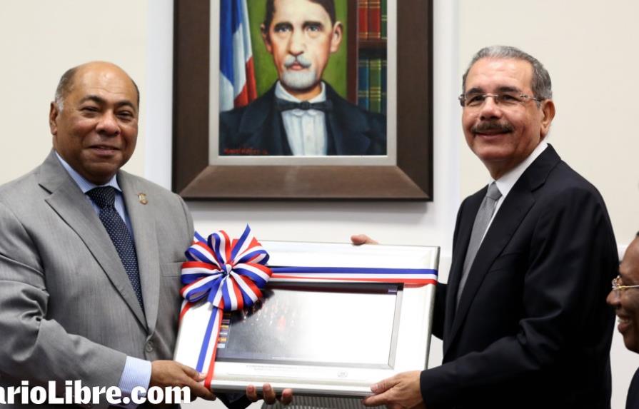 Danilo Medina dialogó sobre varios temas con los magistrados del Tribunal Constitucional