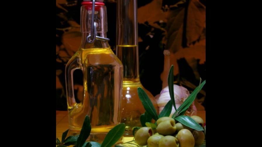 Las ventajas de consumir frutos secos y aceite de oliva