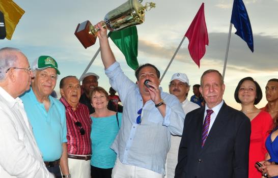 Large Kaufy conquista el Clásico Kalil Haché en el hipódromo V Centenario