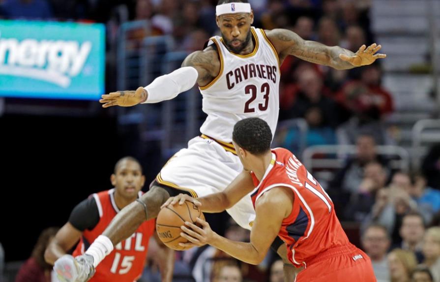 Cleveland y LeBron James siguen encendidos en la NBA