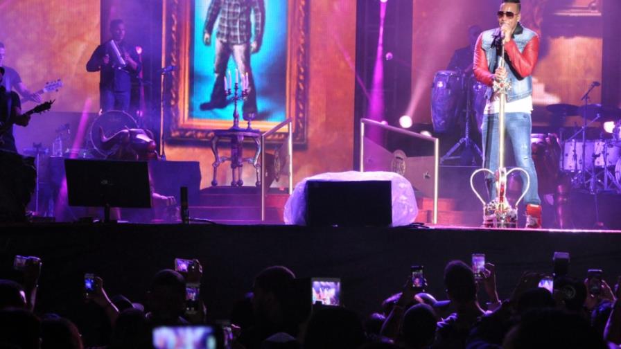 Romeo puso a bailar a miles en Santiago Romeo puso a bailar a miles en Santiago