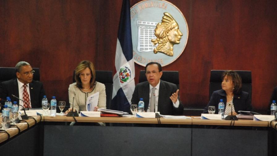 La economía crece 4.1% en 2013, pero el desempleo sigue en 15% La economía crece 4.1% en 2013, pero el desempleo sigue en 15%