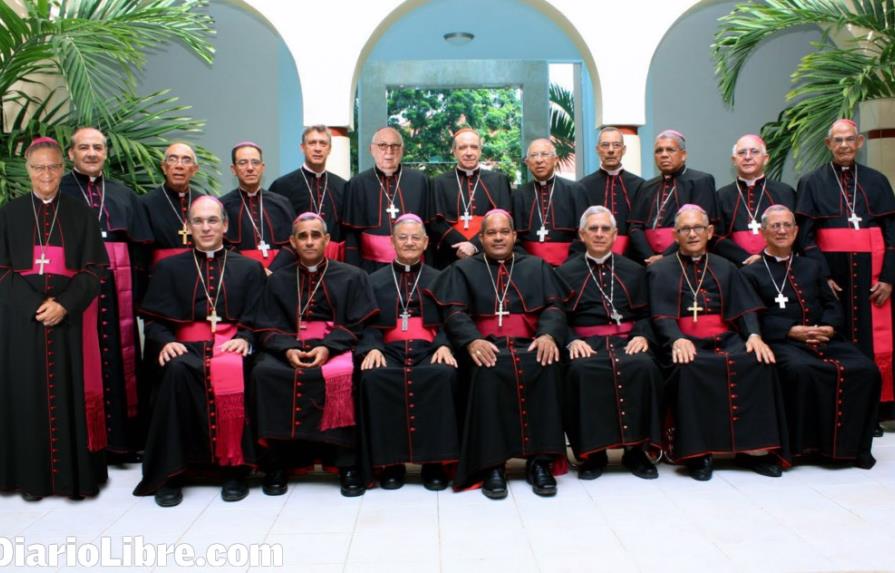 Alteración piadosa en la foto de la Conferencia del Episcopado Dominicano