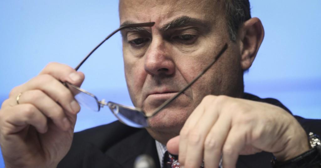 Ministro de Economía español lamenta los bandazos en la respuesta a la crisis de la eurozona