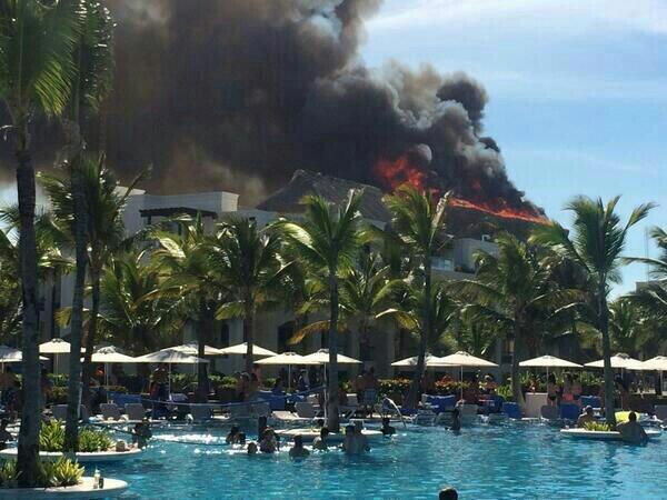 Fuego consume techo de restaurante de Hard Rock de Punta Cana