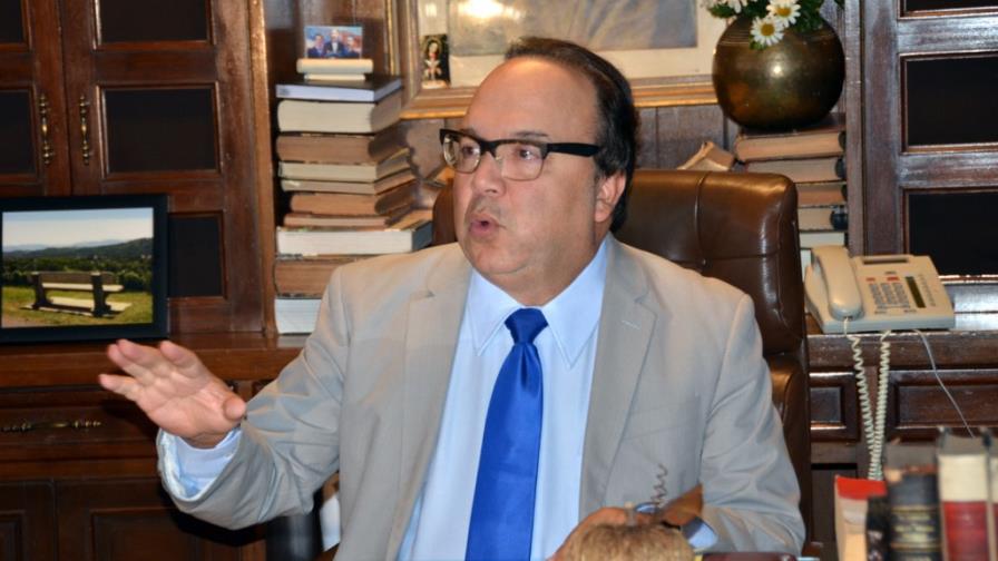 Castillo Semán arremete contra Ramón Fadul; pide referéndum para construcción de muro