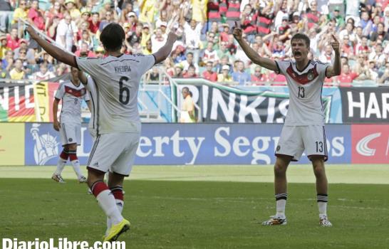 Muller arruinó el estreno de Cristiano