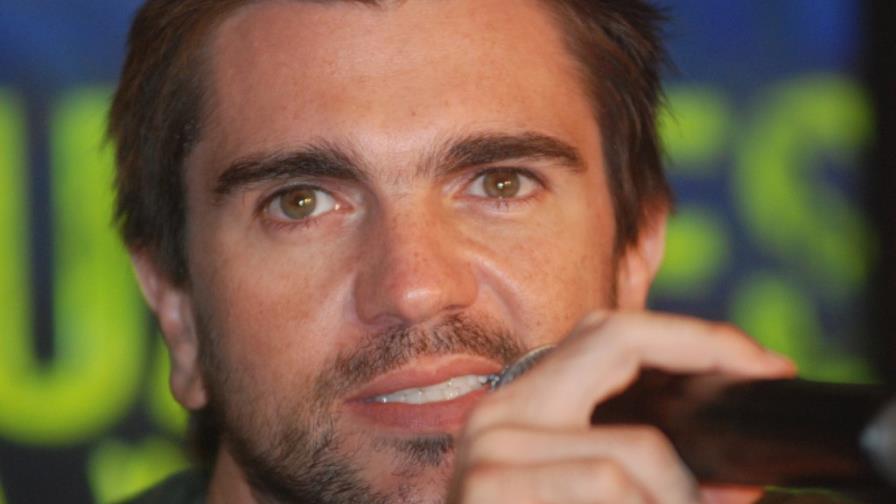 Juanes presenta su sencillo Una flor, del álbum Loco de amor Juanes presenta su sencillo Una flor, del álbum Loco de amor