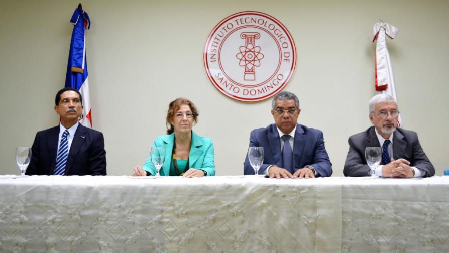 Expertos internacionales capacitan empleados de la DIGEPRES en prácticas presupuestarias