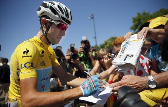 Kristoff gana al sprint y Nibali conserva el maillot amarillo