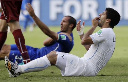 La Confederación Sudamericana de Fútbol criticó sanciones a Luis Suárez