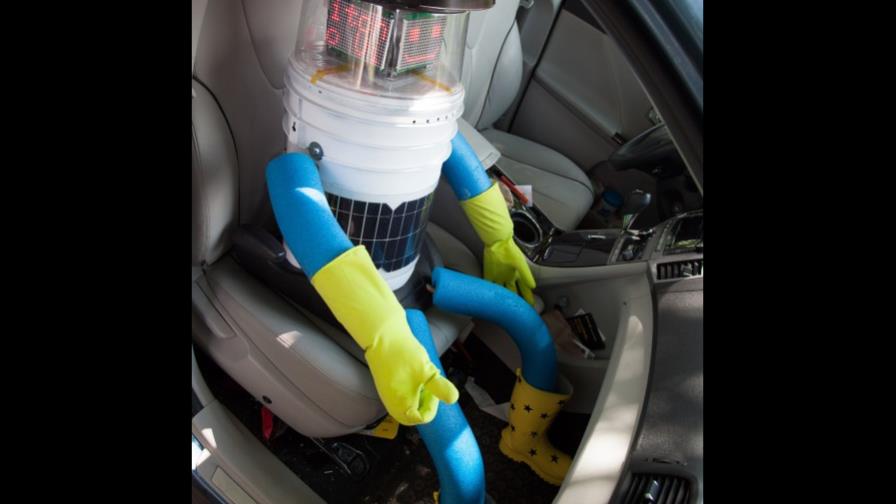 Simpático robot es la sensación en redes sociales