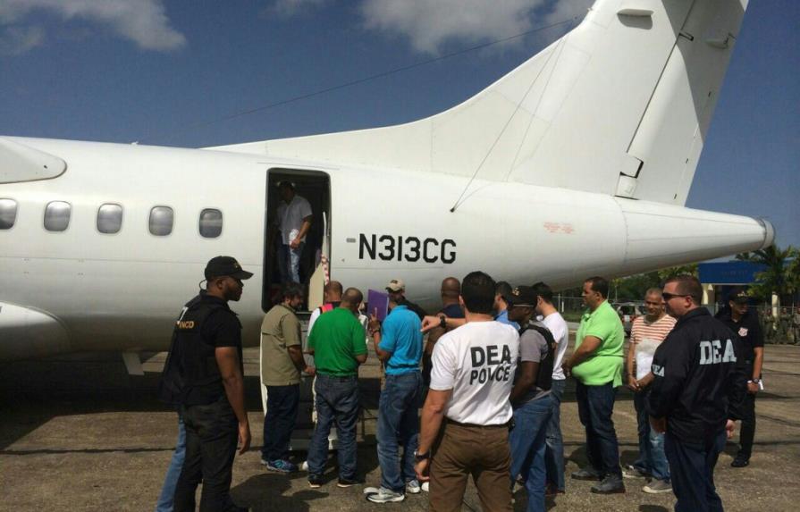 Entregan a EE.UU. 14 dominicanos pedidos en extradición