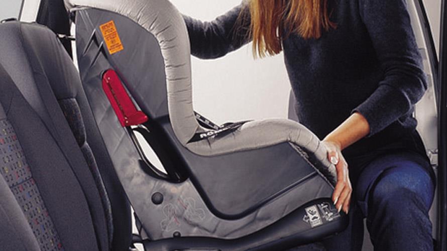 El 90 % de padres retira la silla infantil para vehículos antes de lo debido