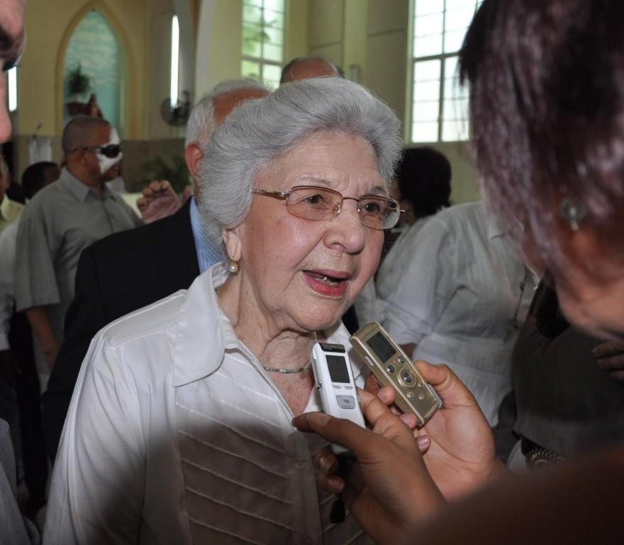 Ex primera dama doña Reneé Klang viuda Guzmán en estado muy crítico