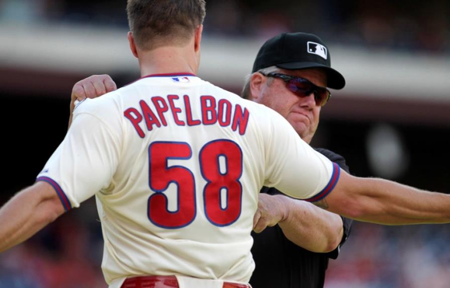 MLB suspende árbitro que haló la camisa al torpedero Jonathan Papelbon