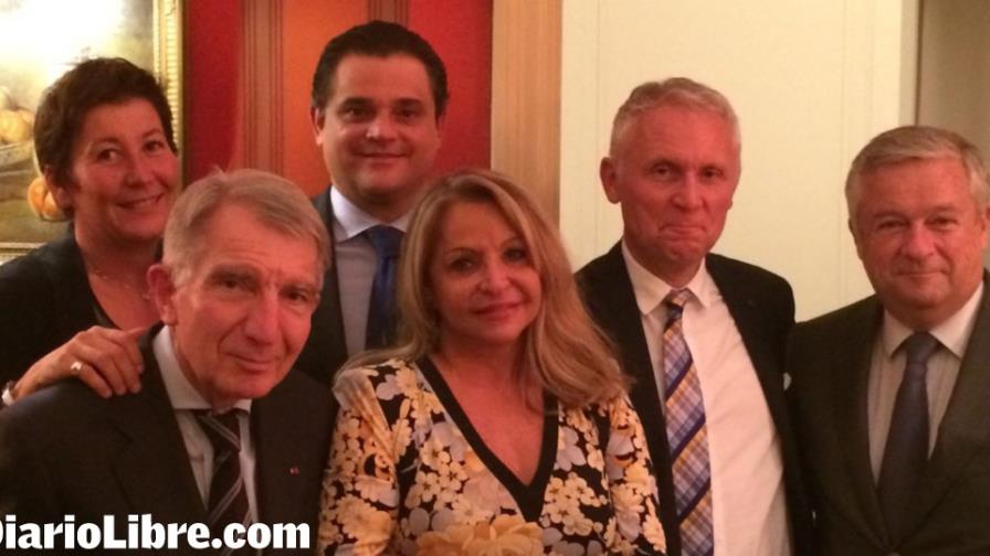 Celebran en París el cierre de la venta de Orange a Altice