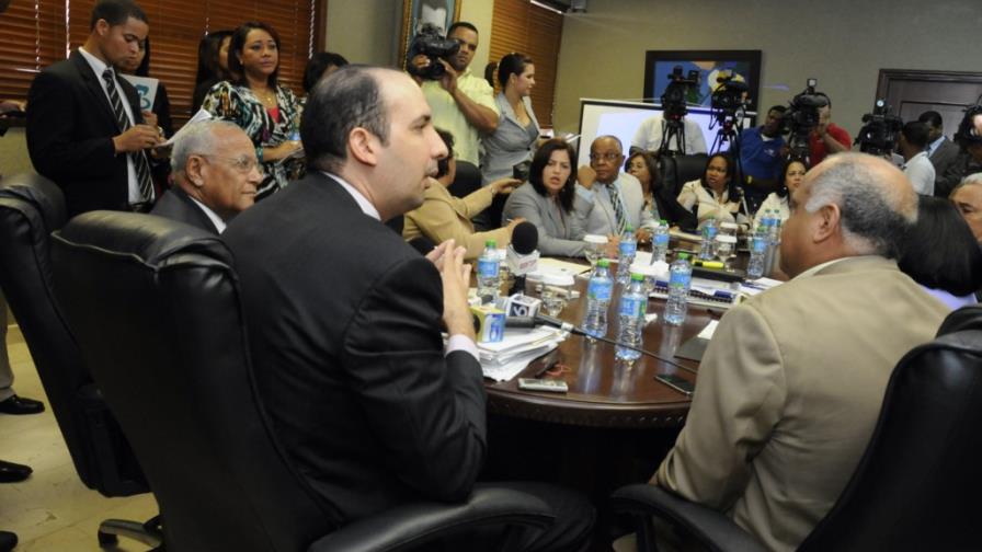 Comisión entregaría informe de Ley de Partidos Políticos en noviembre Comisión entregaría informe de Ley de Partidos Políticos en noviembre