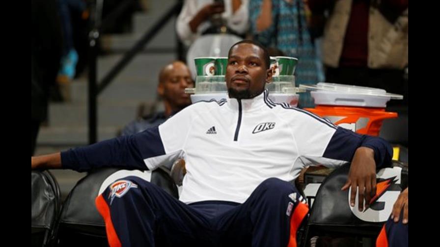 Kevin Durant se sometió a cirugía en pie fracturado Kevin Durant se sometió a cirugía en pie fracturado