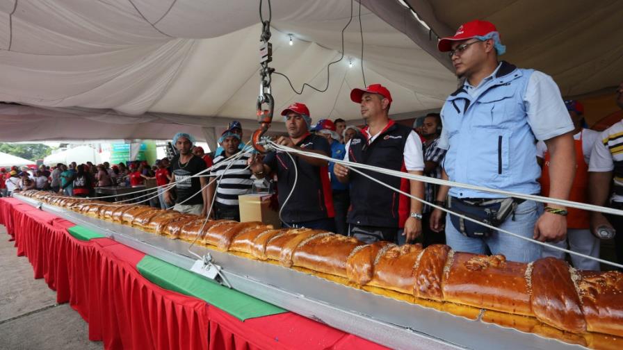 Venezuela bate récord Guinness con la hallaca más grande del mundo