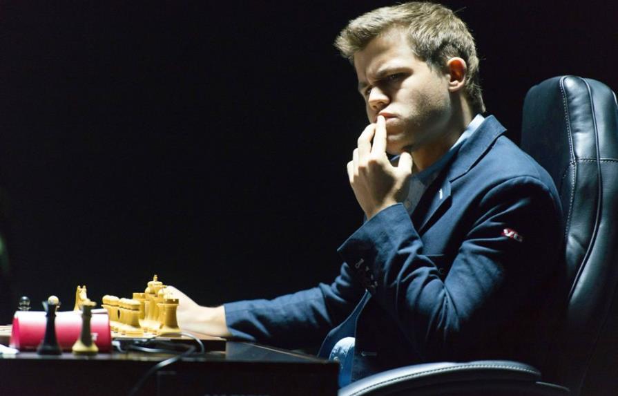 Carlsen y Anand firman tablas en séptima partida tras más de seis horas