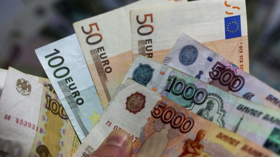 Rusia acusa a los especuladores del desplome del rublo en bolsa