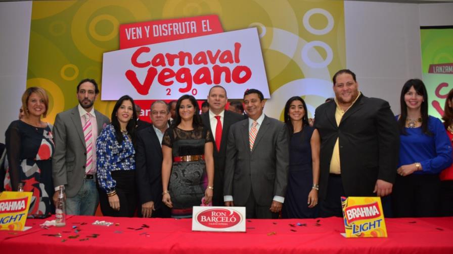 La Vega calienta el ambiente de carnaval; hoy coronan a su reina