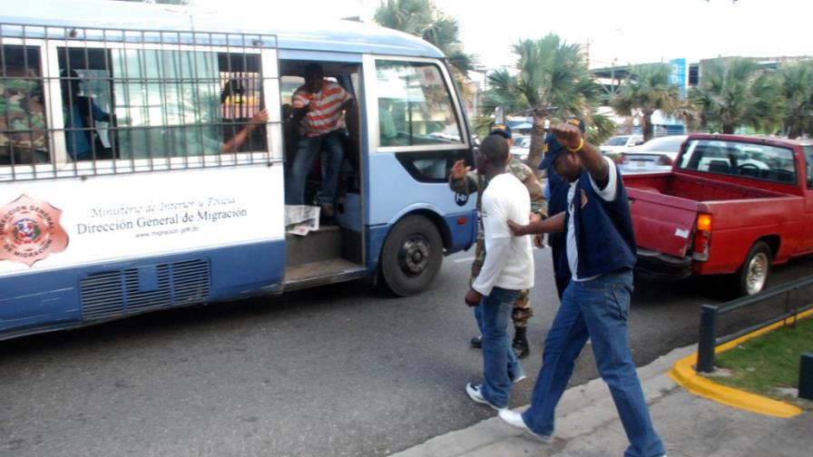 El Presidente ordena parar las deportaciones de haitianos