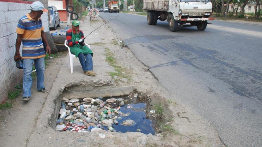 Caminar se hace peligroso en la avenida República de Colombia