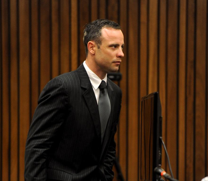 Defensa de Oscar Pistorius alega errores de la policía