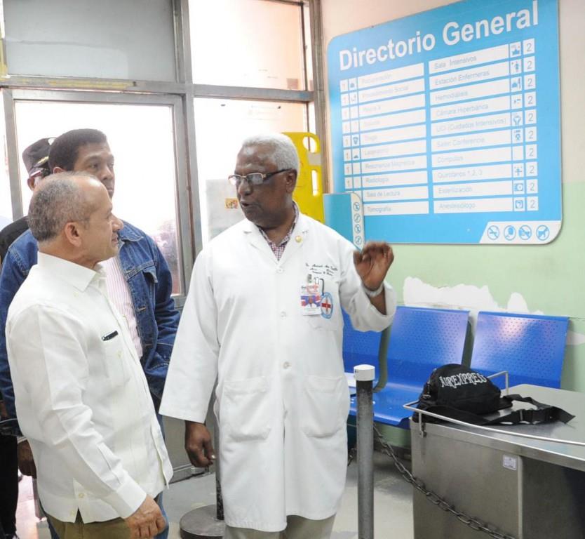 Ministro de Salud recorre hospitales; garantiza atención de calidad en Semana Santa